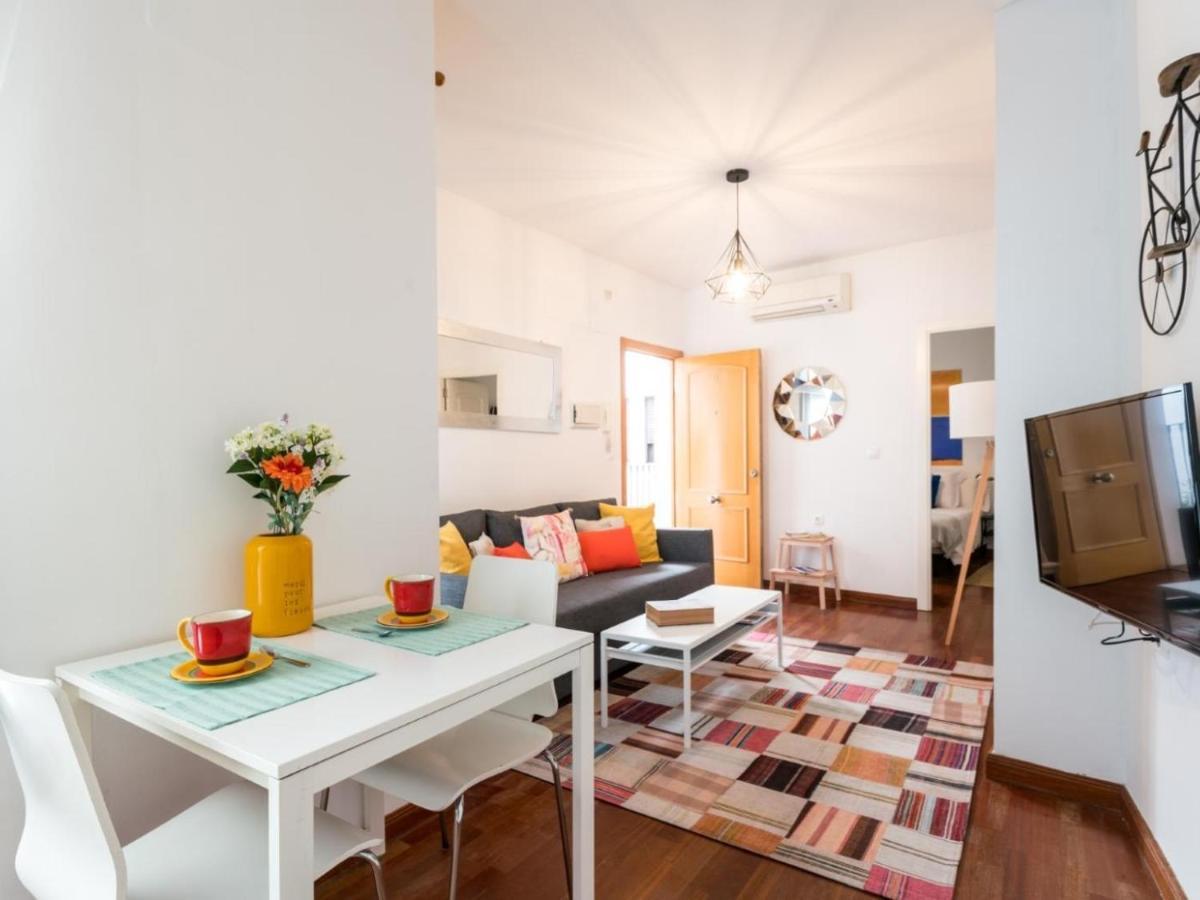 세비야 Holi-Rent Santa Marina 아파트 외부 사진